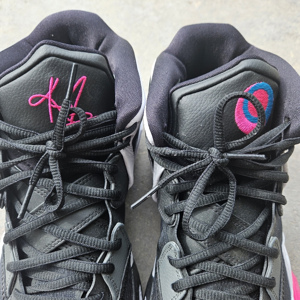 Nike Kyrie Infinity South Beach Shoes - Picture 3 of 11